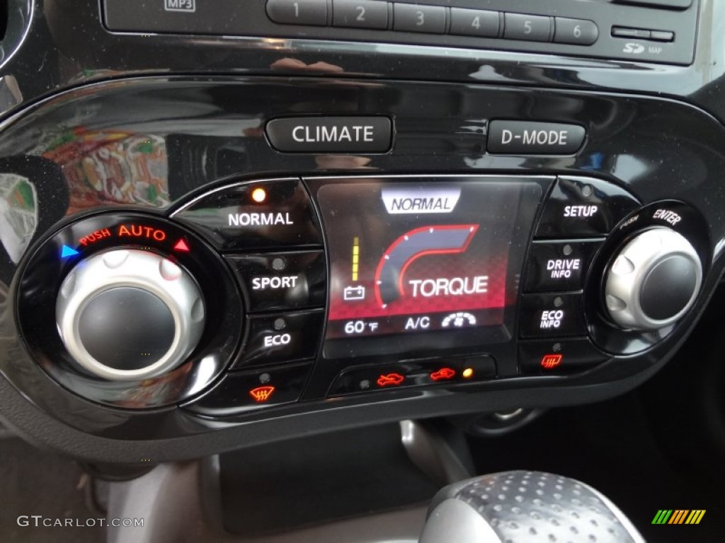 2011 Nissan Juke SL Controls Photo #69589506