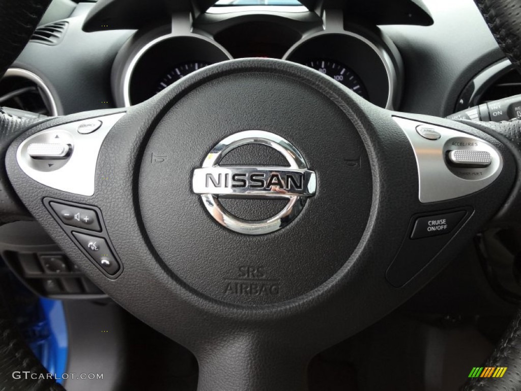 2011 Nissan Juke SL Controls Photo #69589518