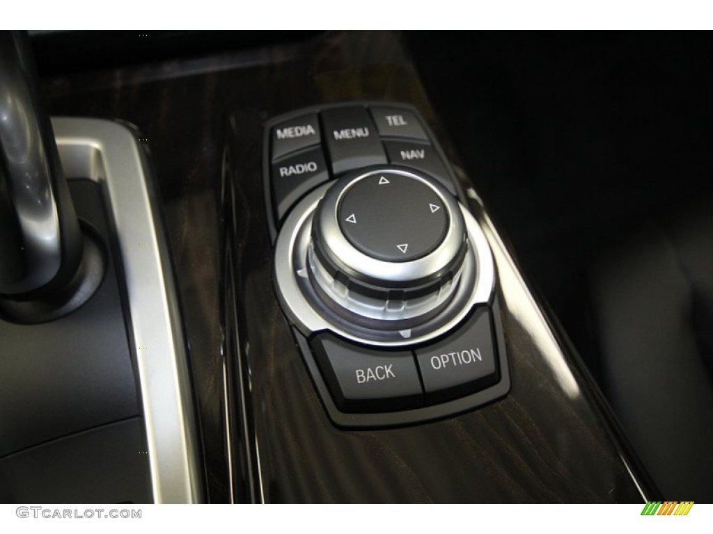 2013 BMW 5 Series 535i Sedan Controls Photo #69597484
