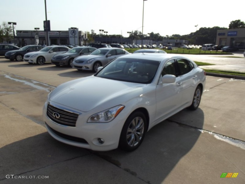 2013 M 37 Sedan - Moonlight White / Wheat photo #1