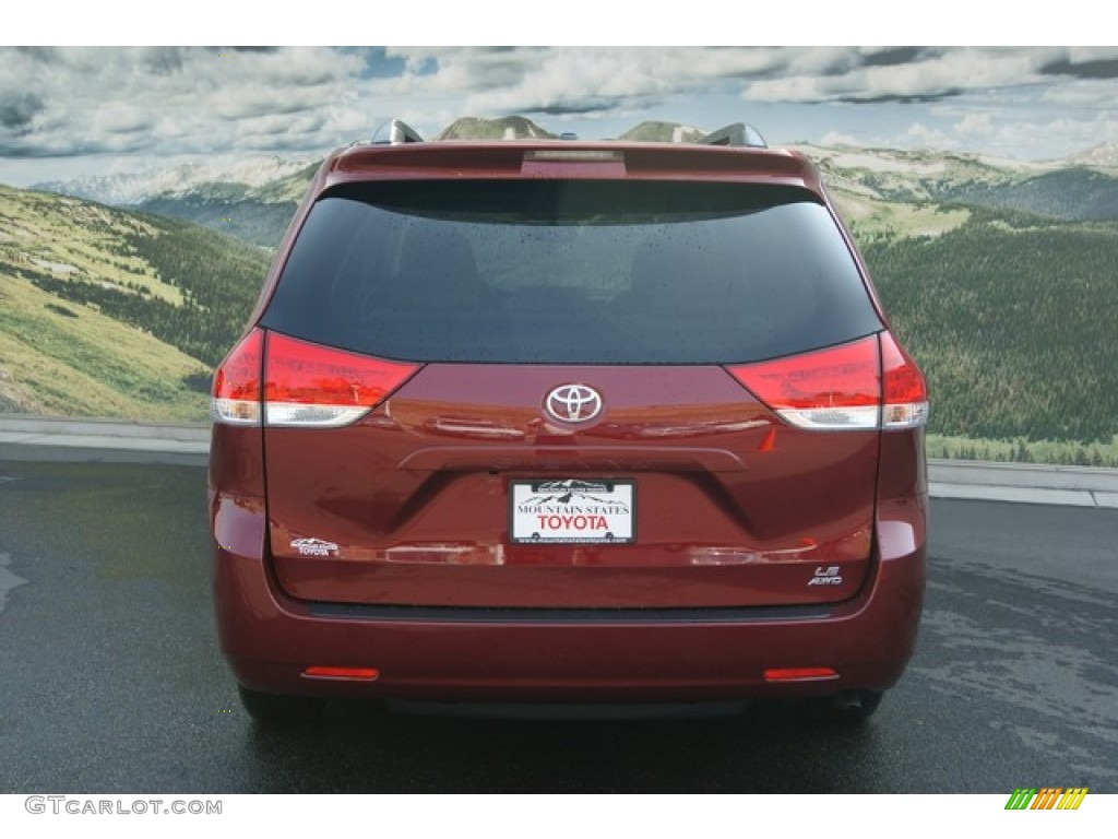 2012 Sienna LE AWD - Salsa Red Pearl / Light Gray photo #4