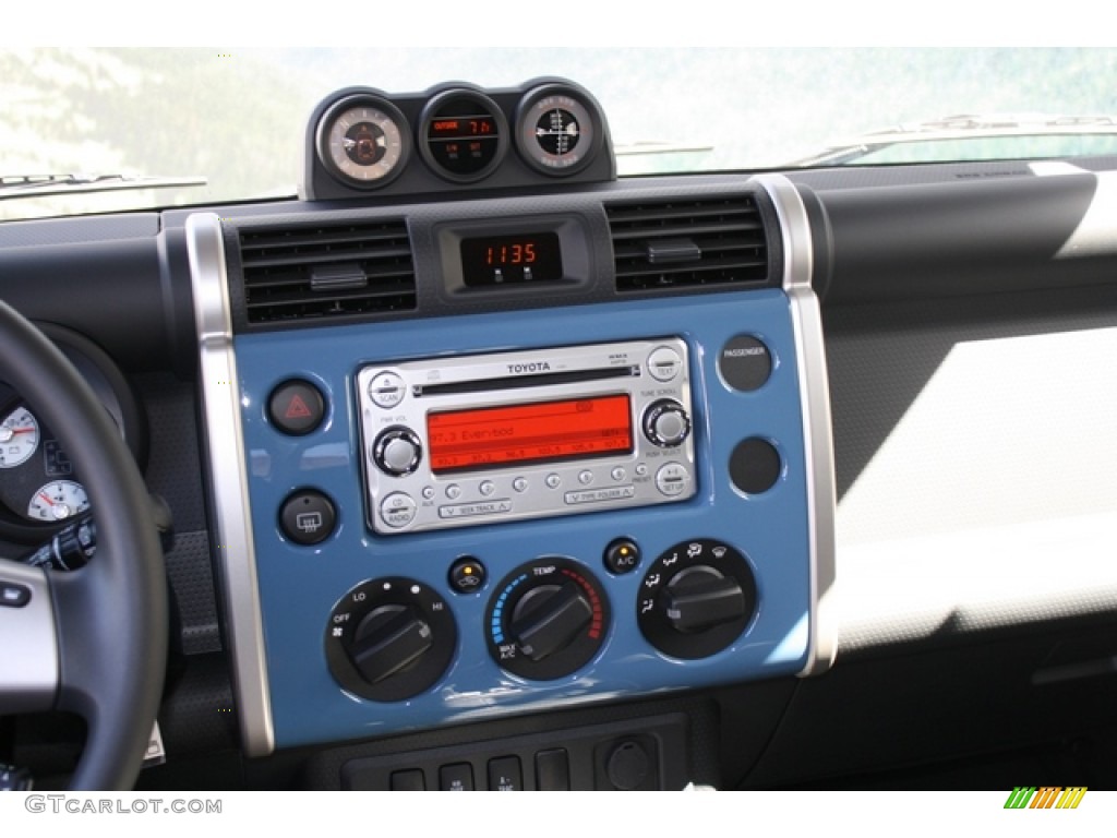 2012 Toyota FJ Cruiser 4WD Controls Photo #69615541