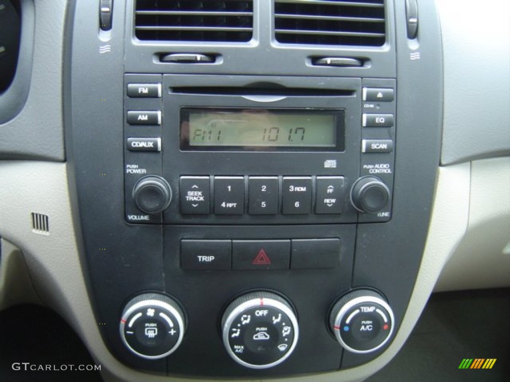 2008 Kia Spectra EX Sedan Audio System Photo #69620193