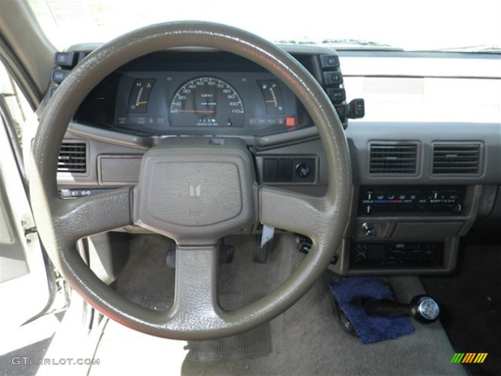 1992 Isuzu Pickup S 2.3 Gray Dashboard Photo #69620593