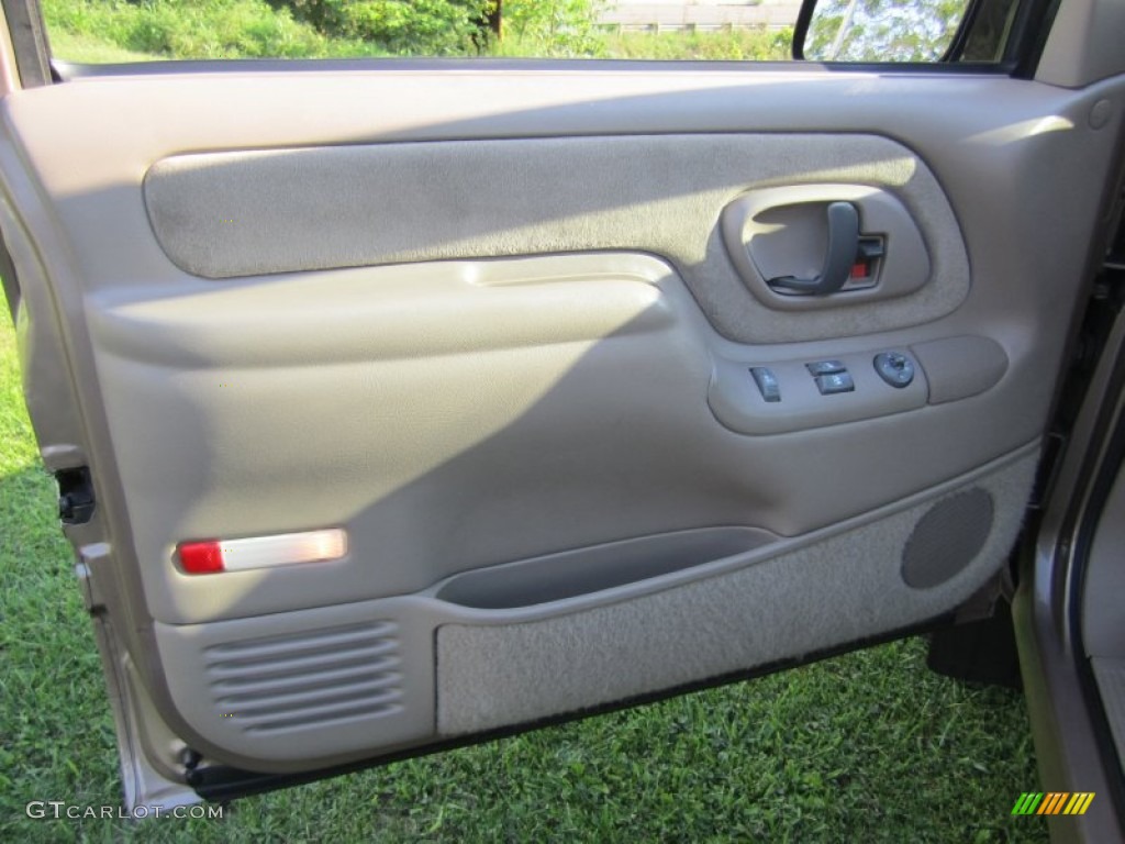 1997 Chevrolet C/K K1500 Silverado Extended Cab 4x4 Neutral Shale Door Panel Photo #69621273