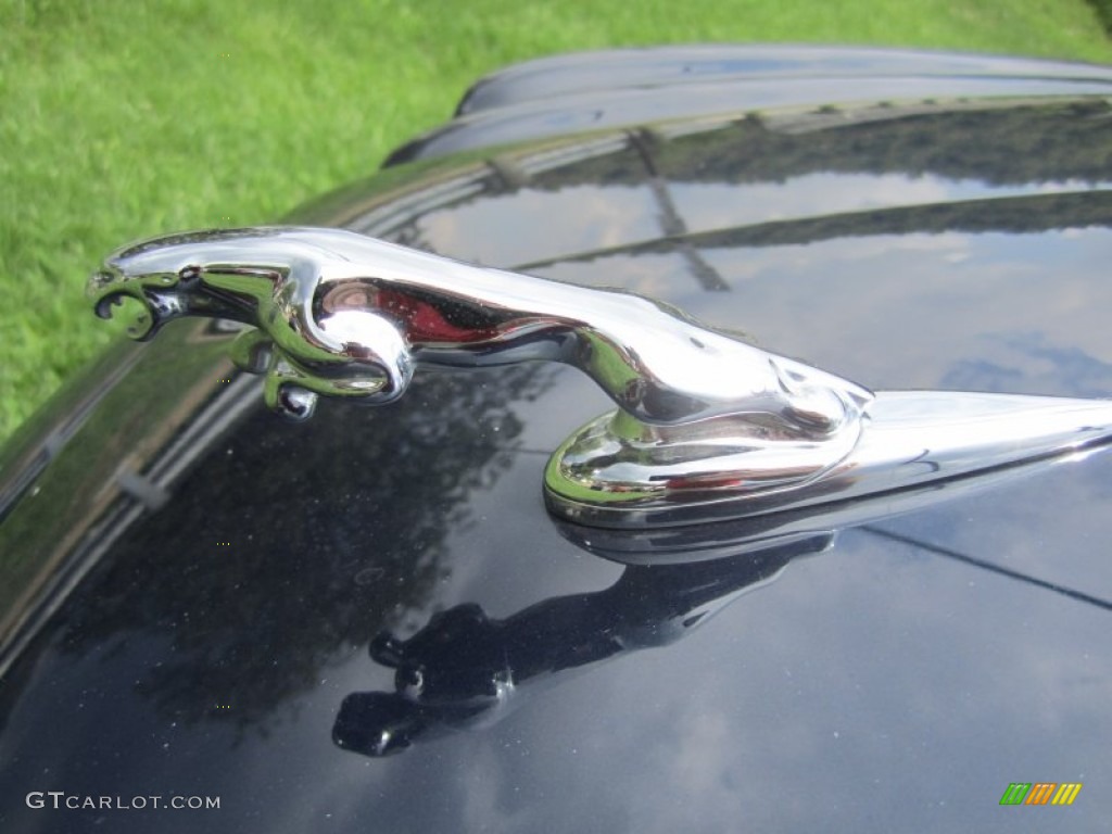 2008 Jaguar XJ XJ8 Marks and Logos Photos