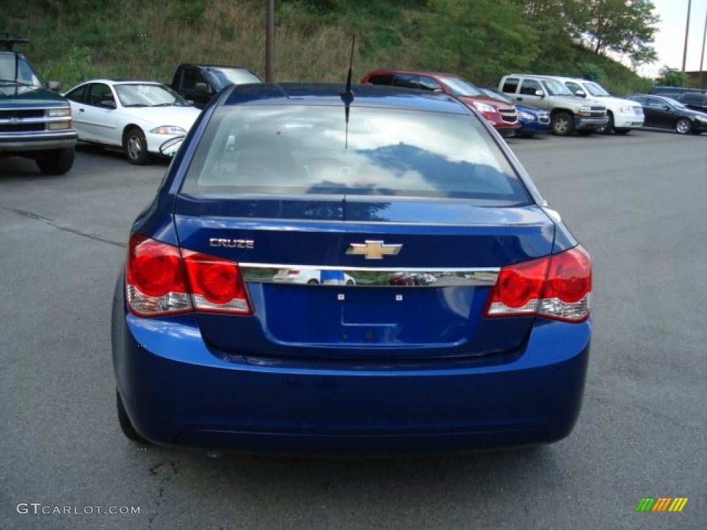 2013 Cruze LS - Blue Topaz Metallic / Jet Black/Medium Titanium photo #7