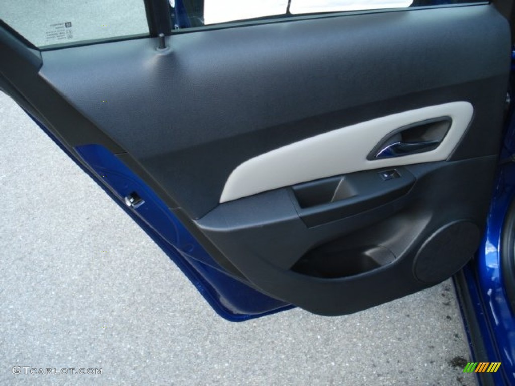 2013 Cruze LS - Blue Topaz Metallic / Jet Black/Medium Titanium photo #14