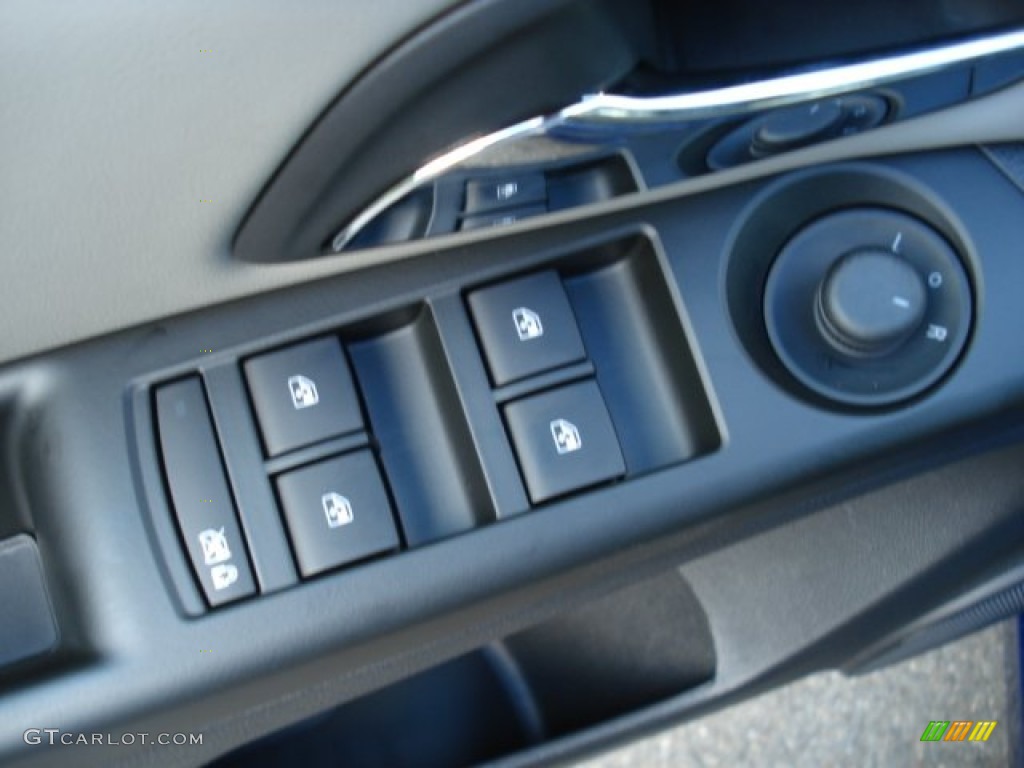 2013 Chevrolet Cruze LS Controls Photo #69623770