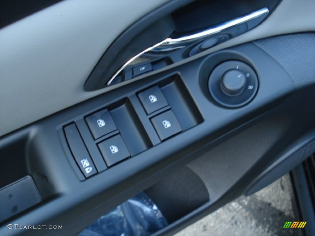 2013 Chevrolet Cruze LS Controls Photo #69623956