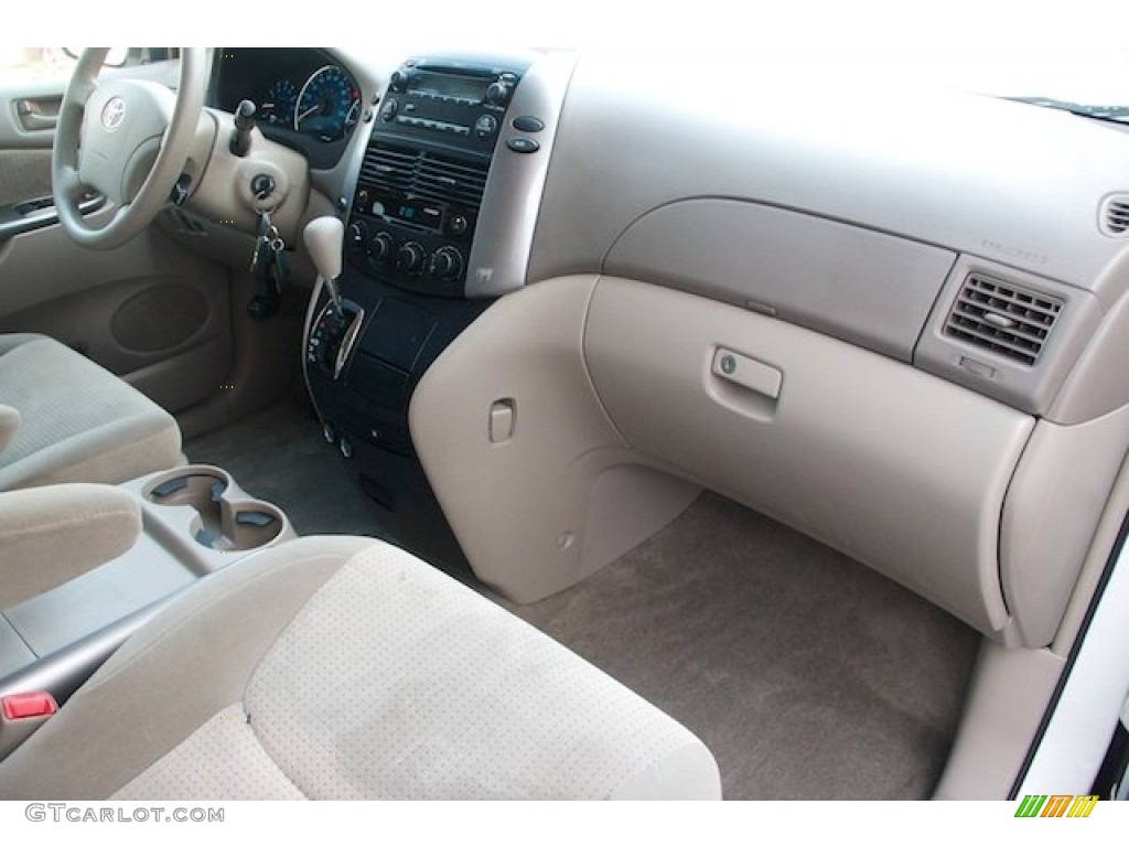 2007 Sienna LE - Natural White / Taupe photo #26