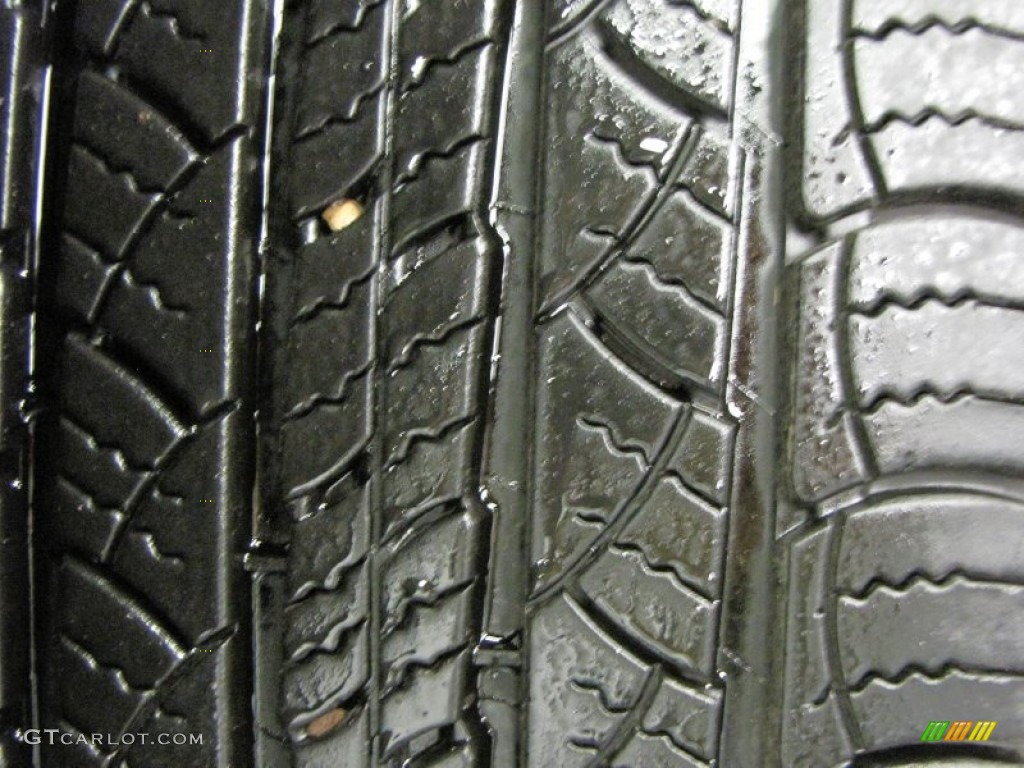 2012 Escape XLT V6 4WD - Ingot Silver Metallic / Charcoal Black photo #32