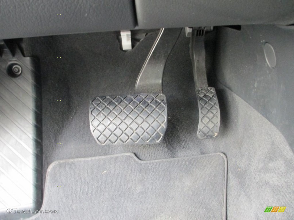 2007 Audi S6 5.2 quattro Sedan Controls Photo #69634079