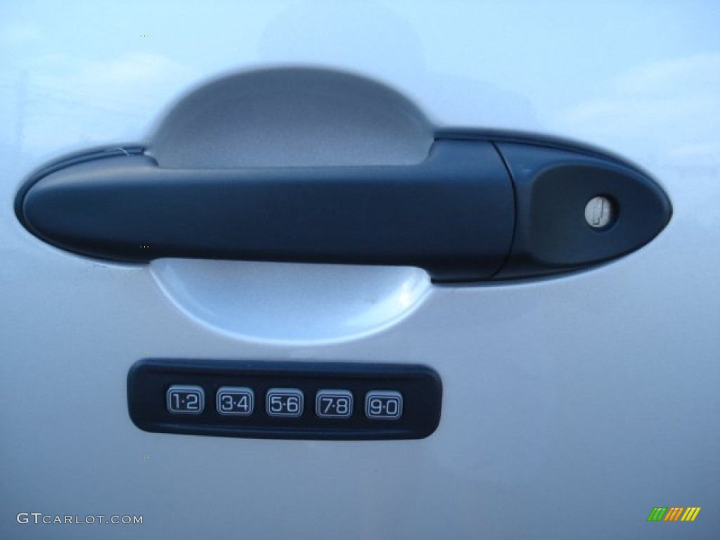 2012 Escape XLT V6 4WD - Ingot Silver Metallic / Charcoal Black photo #10