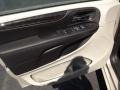 Sandstone - Grand Caravan SXT Photo No. 12