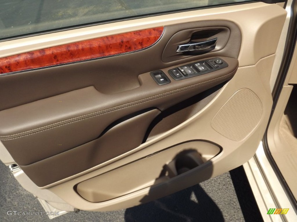 2013 Chrysler Town & Country Touring Dark Frost Beige/Medium Frost Beige Door Panel Photo #69640033
