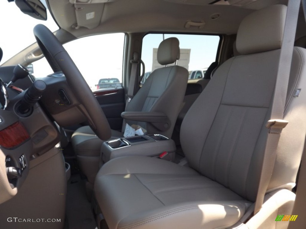 Dark Frost Beige/Medium Frost Beige Interior 2013 Chrysler Town & Country Touring Photo #69640042