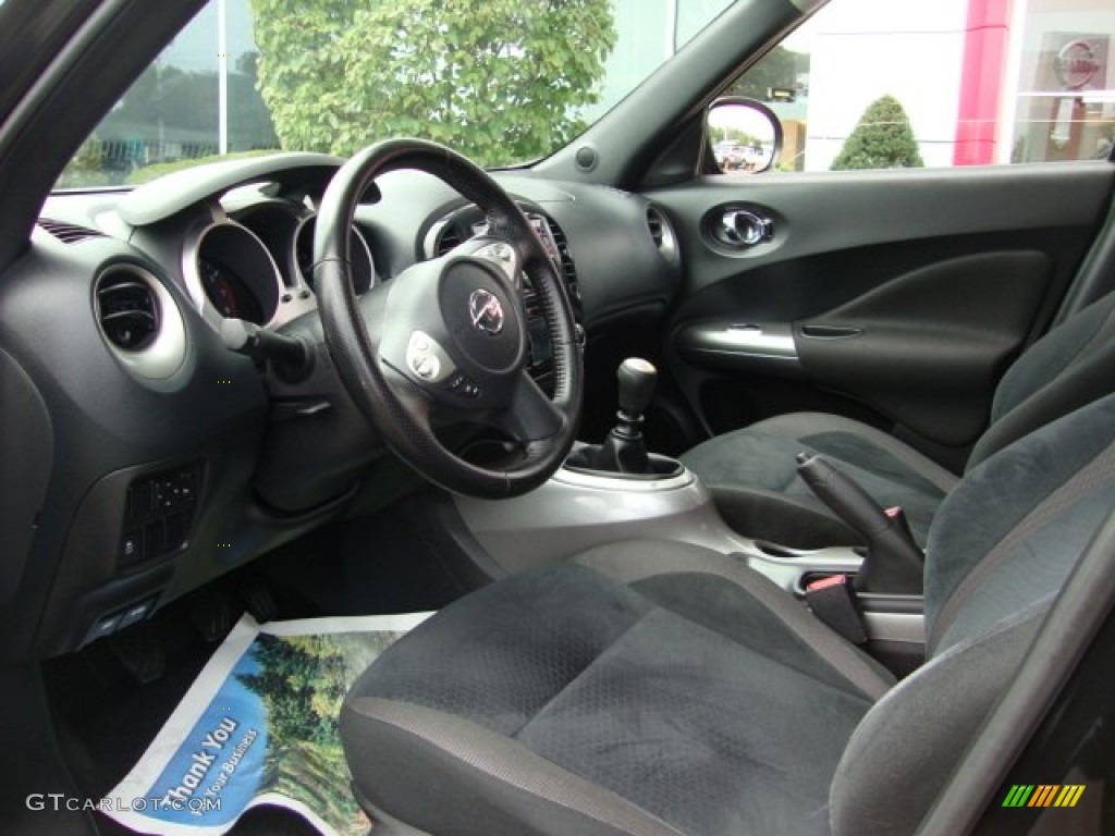 Black/Silver Trim Interior 2011 Nissan Juke SV Photo #69643450