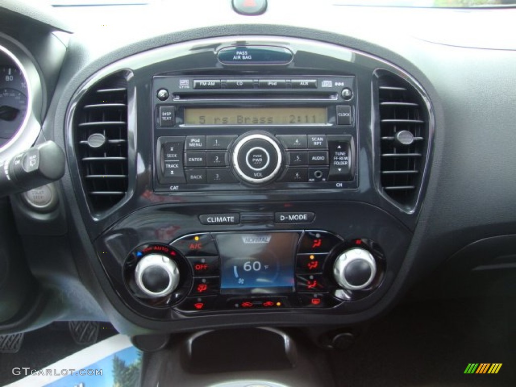2011 Nissan Juke SV Controls Photo #69643492