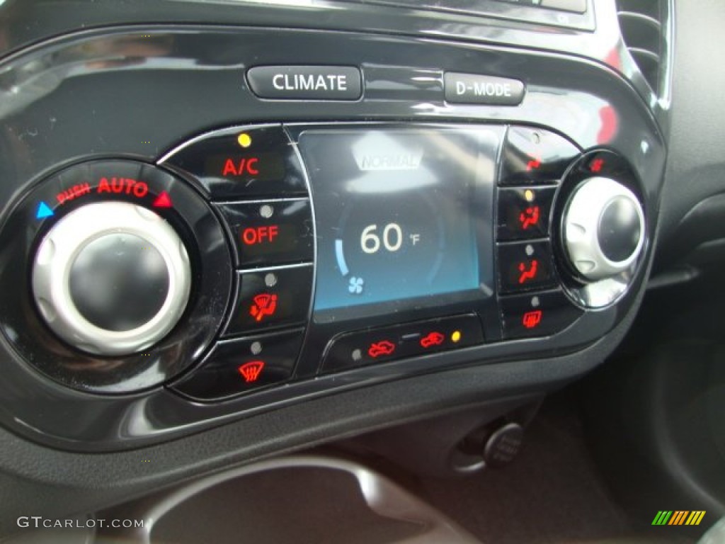2011 Nissan Juke SV Controls Photo #69643500