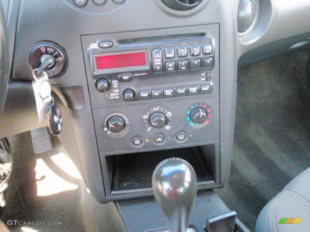 2004 Pontiac Grand Prix GT Sedan Controls Photo #69645478