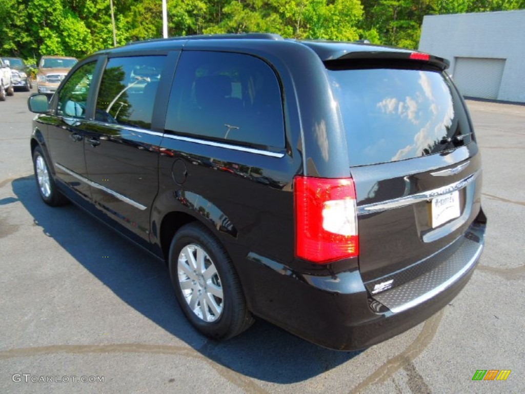 2013 Town & Country Touring - Brilliant Black Crystal Pearl / Black/Light Graystone photo #5