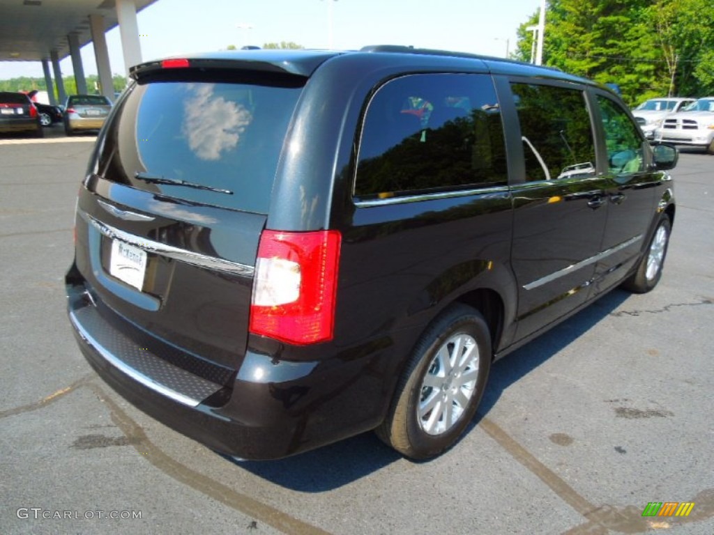 2013 Town & Country Touring - Brilliant Black Crystal Pearl / Black/Light Graystone photo #6