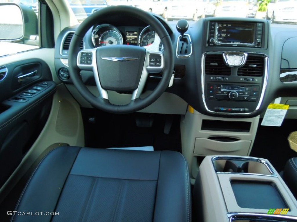 2013 Town & Country Touring - Brilliant Black Crystal Pearl / Black/Light Graystone photo #16