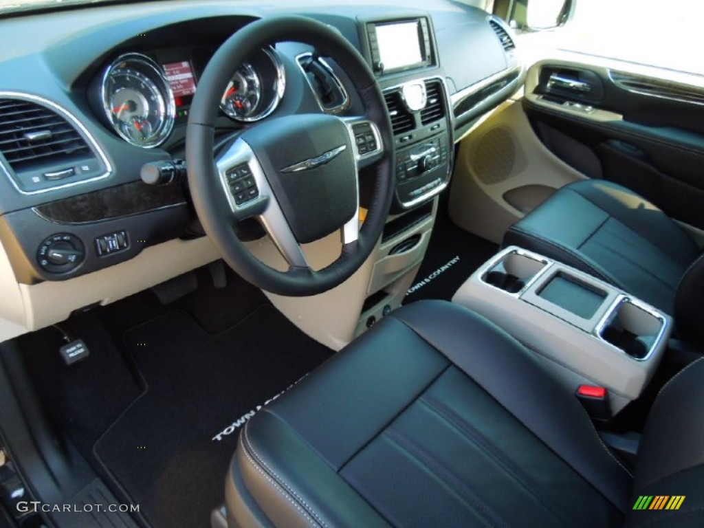 2013 Town & Country Touring - Brilliant Black Crystal Pearl / Black/Light Graystone photo #27