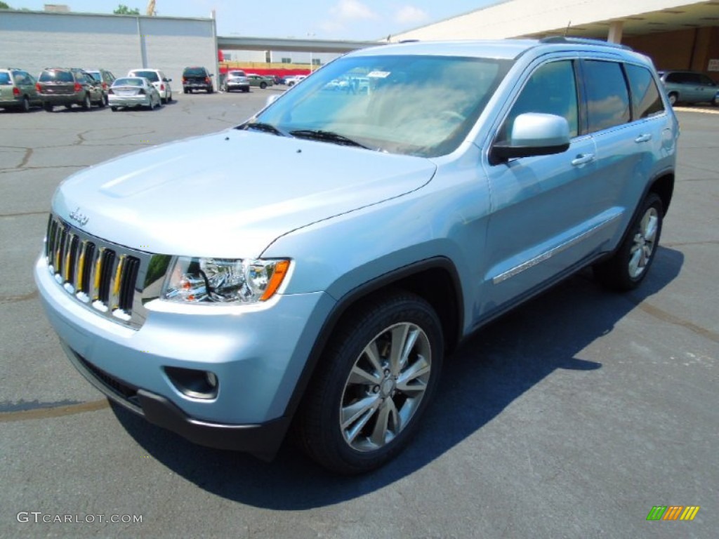 2013 Grand Cherokee Laredo - Winter Chill Pearl / Black photo #2