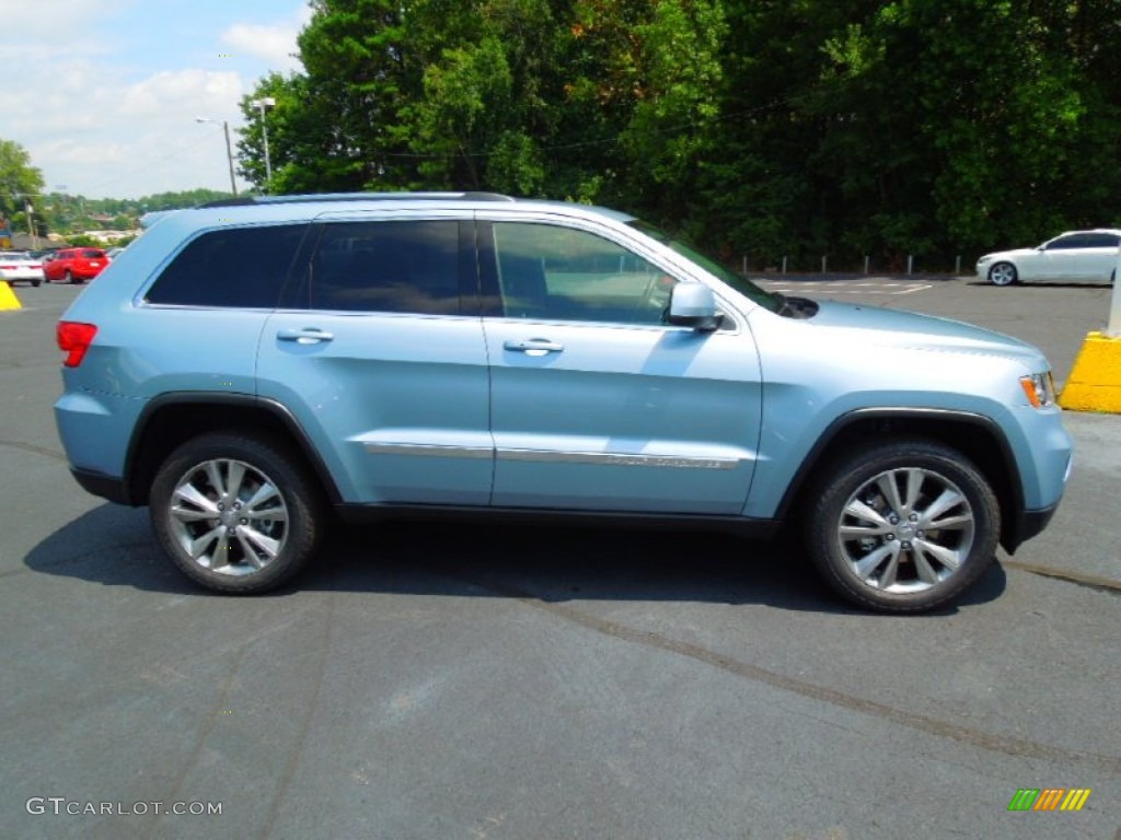 2013 Grand Cherokee Laredo - Winter Chill Pearl / Black photo #4