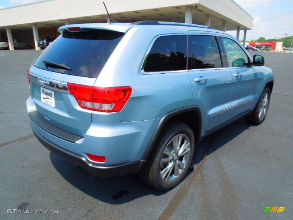 2013 Grand Cherokee Laredo - Winter Chill Pearl / Black photo #6