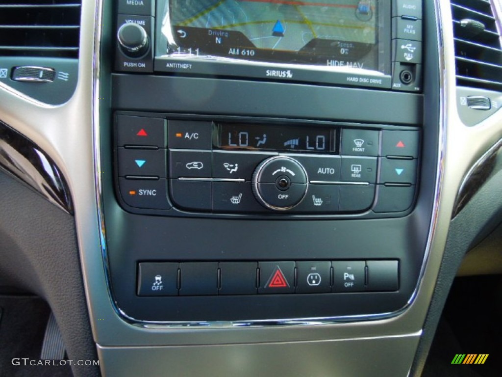 2013 Grand Cherokee Laredo - Winter Chill Pearl / Black photo #13