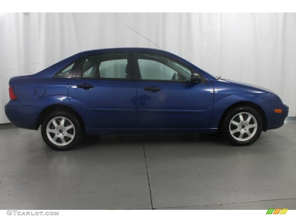 2005 Focus ZX4 SE Sedan - Sonic Blue Metallic / Dark Flint/Light Flint photo #4