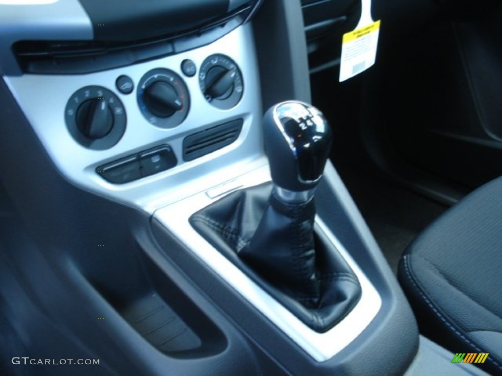2013 Ford Focus SE Sedan 5 Speed Manual Transmission Photo #69656278
