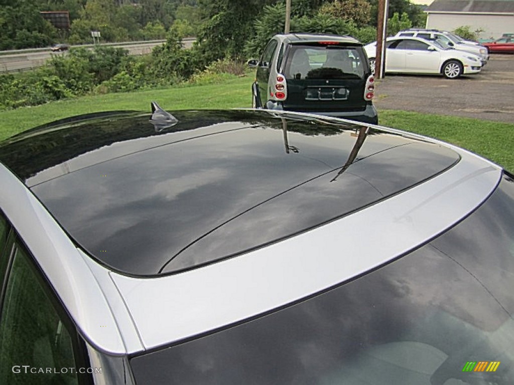 2012 Hyundai Veloster Standard Veloster Model Sunroof Photo #69658637