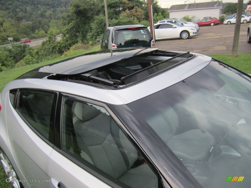 2012 Hyundai Veloster Standard Veloster Model Sunroof Photo #69658699