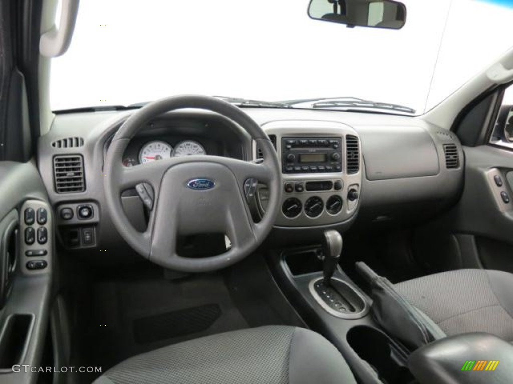 2005 Ford Escape XLT V6 4WD Medium/Dark Flint Grey Dashboard Photo #69662426