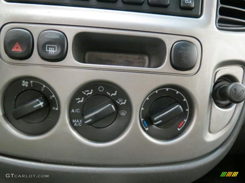 2005 Ford Escape XLT V6 4WD Controls Photo #69662514