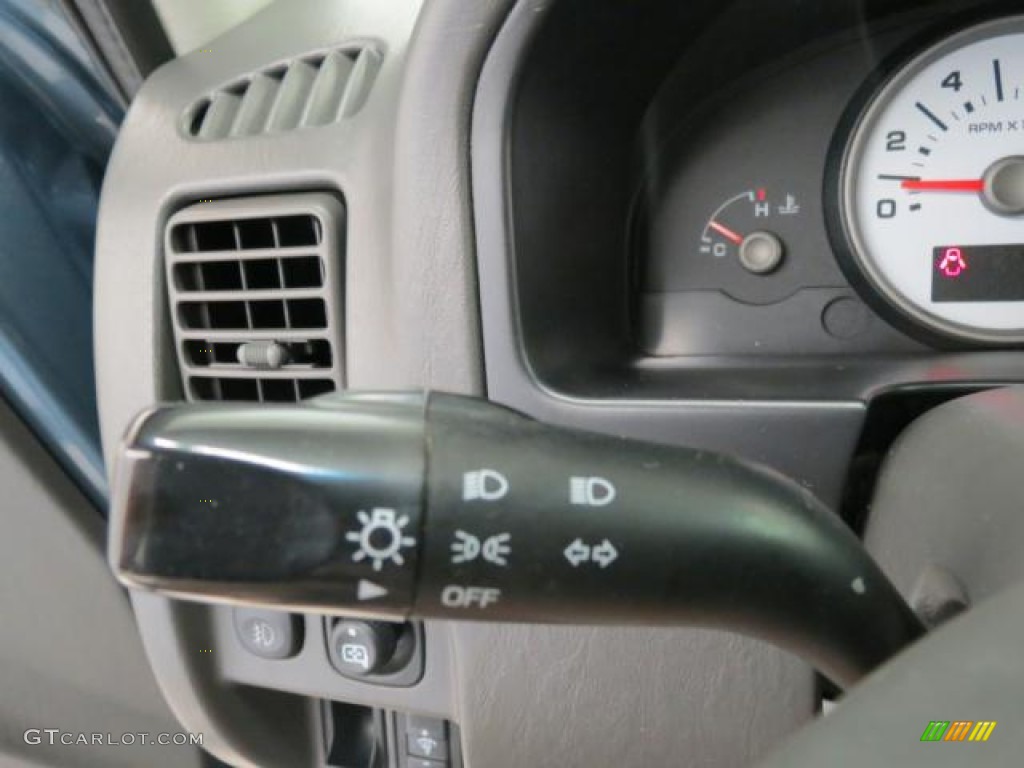 2005 Ford Escape XLT V6 4WD Controls Photo #69662544