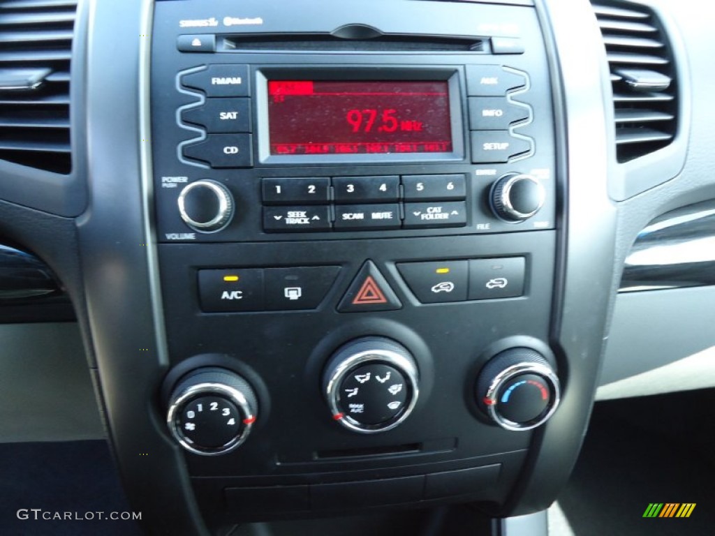 2012 Kia Sorento LX V6 Controls Photo #69662747