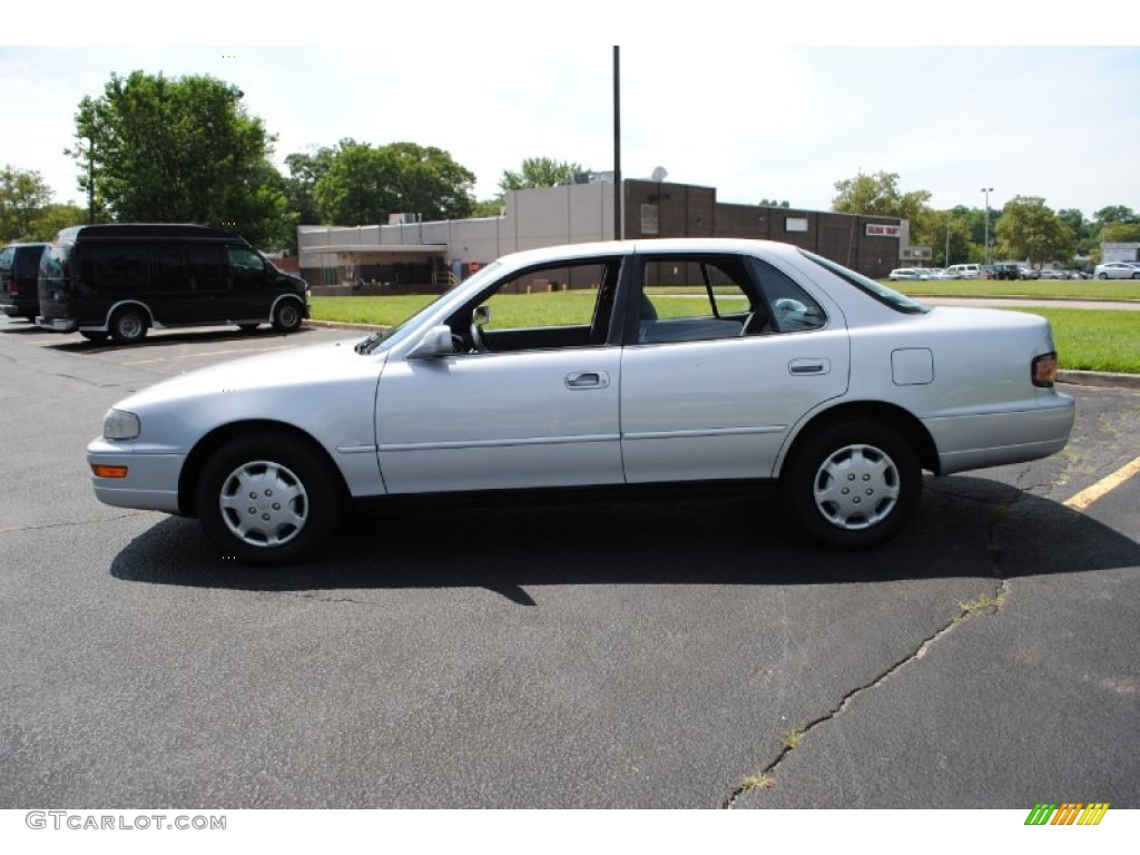 1992 Camry LE Sedan - Silvermist Metallic / Gray photo #3