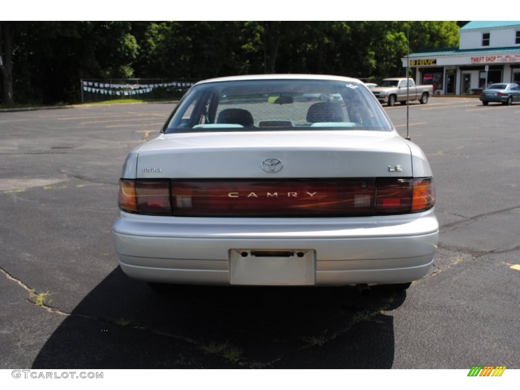 1992 Camry LE Sedan - Silvermist Metallic / Gray photo #5