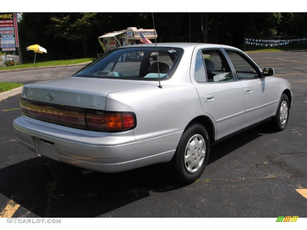 1992 Camry LE Sedan - Silvermist Metallic / Gray photo #6