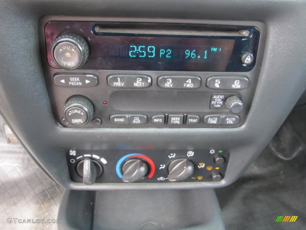 2005 Chevrolet Cavalier LS Coupe Audio System Photos