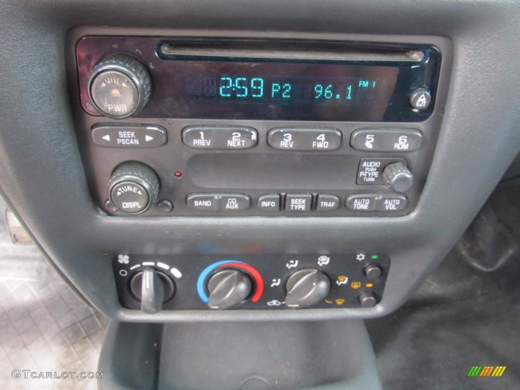 2005 Chevrolet Cavalier LS Coupe Audio System Photo #69665781