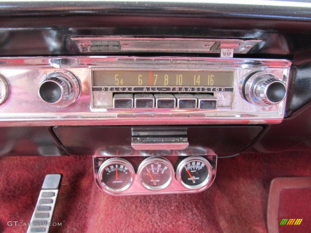 1964 Chrysler 300 2-Door Hardtop Audio System Photo #69666060