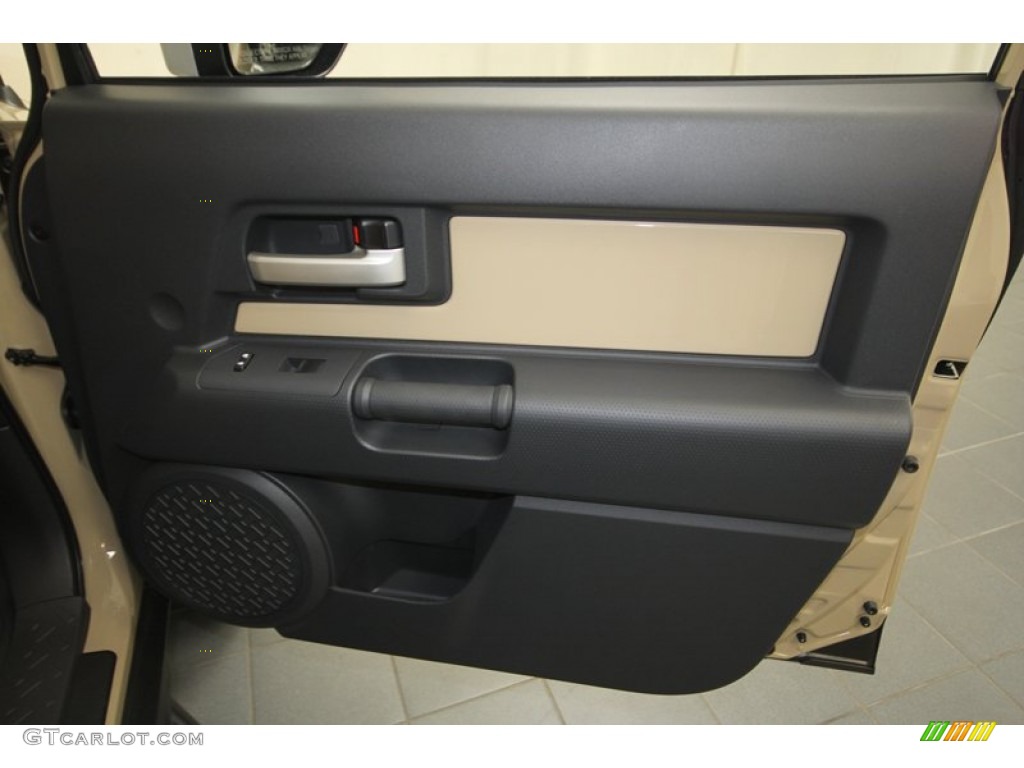 2012 Toyota FJ Cruiser 4WD Door Panel Photos