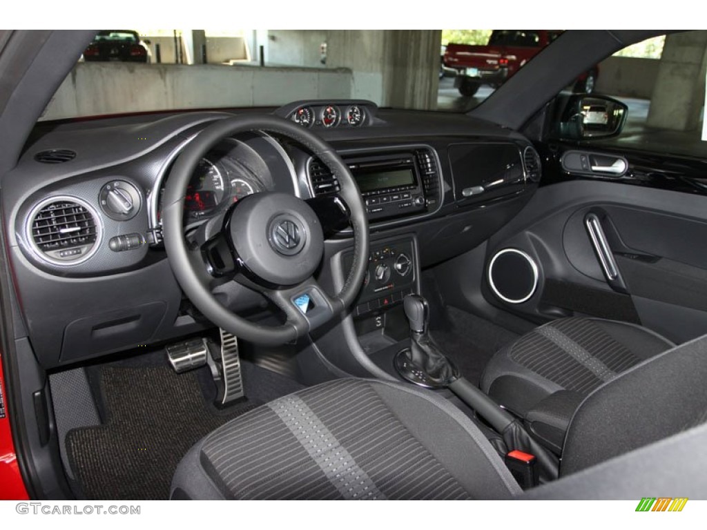 Titan Black Interior 2013 Volkswagen Beetle Turbo Photo #69668154