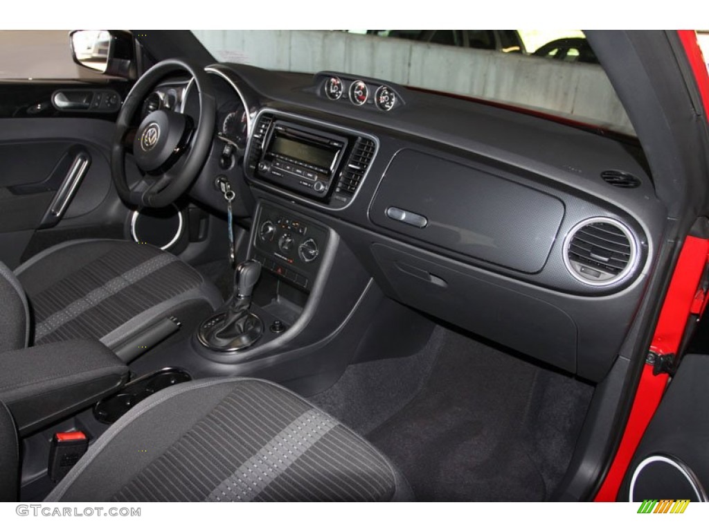 2013 Volkswagen Beetle Turbo Titan Black Dashboard Photo #69668242